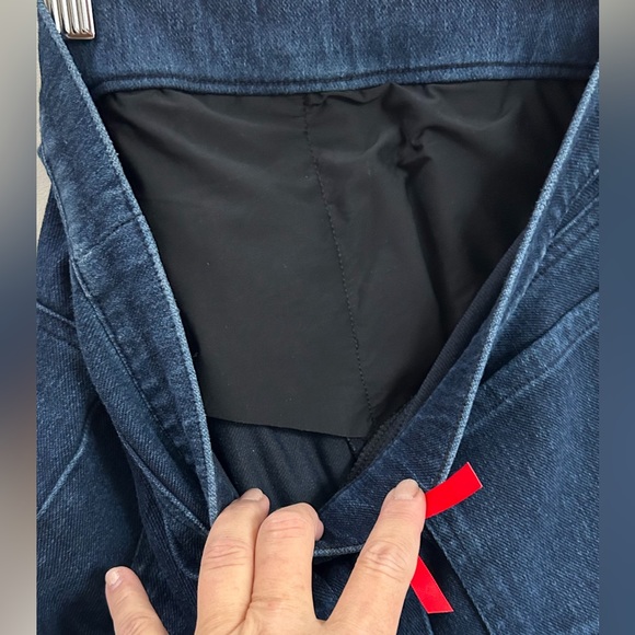 Spanx Skinny Jeans Pull On Dark Wash Back Pockets Front Control Panel Size Small - Picture 7 of 10